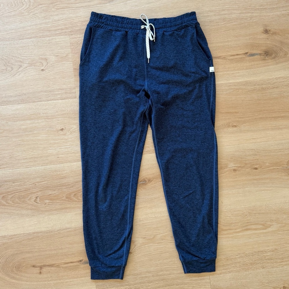 Vuori Joggers – Women’s Medium – Heather Navy